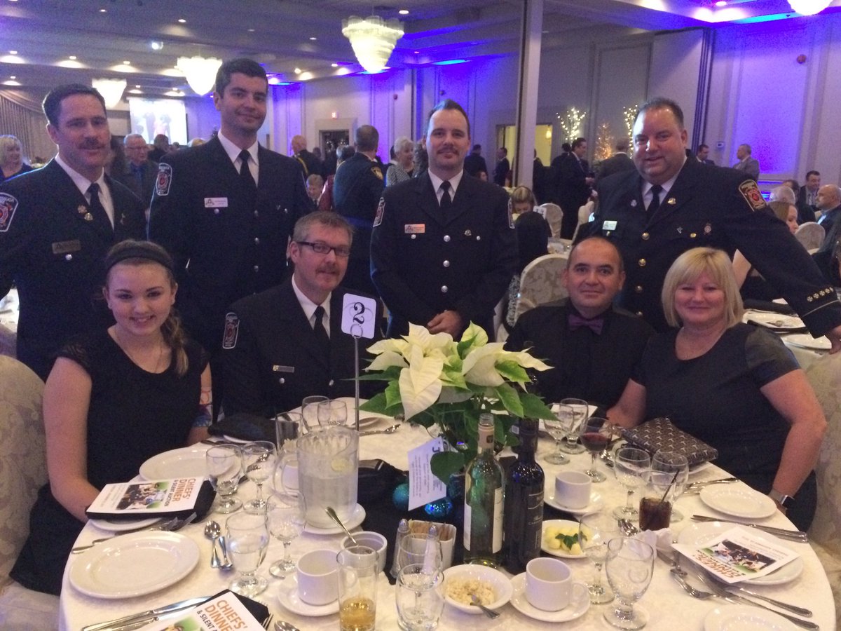 MFFA_Benevolent's tweet photo. Benevolent fund trustees and guests enjoying the night at the @jdrf_peel #chiefsdinner #1212cares @IAFF1212 https://t.co/Y7T63WJ0jJ