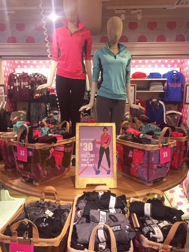 VSPINK's tweet photo. It’s happening now, like right NOW! #ShopSoHard #BlackFriday https://t.co/JJCtXNMxaf https://t.co/61hHhVYTU0