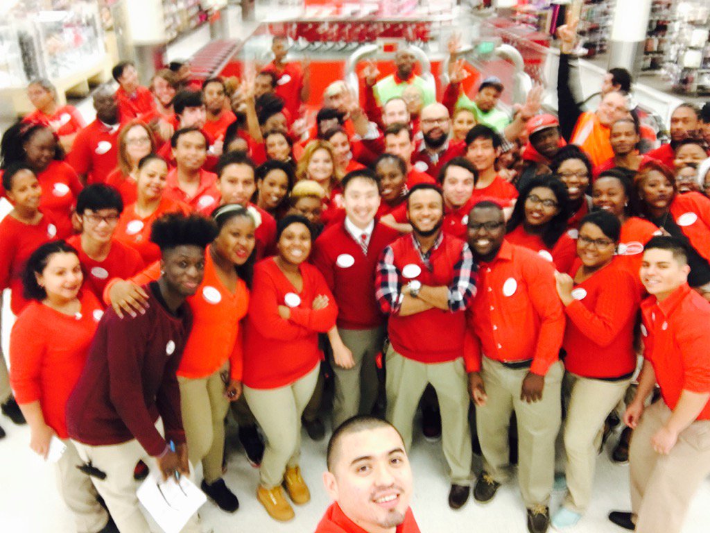 #BlackFriday #1415 #bestteaminretail <a href="/DevinTGT_GE/">Devin Moreno</a> @1TylerKoontz <a href="/keithlyons01/">Keith Lyons</a>