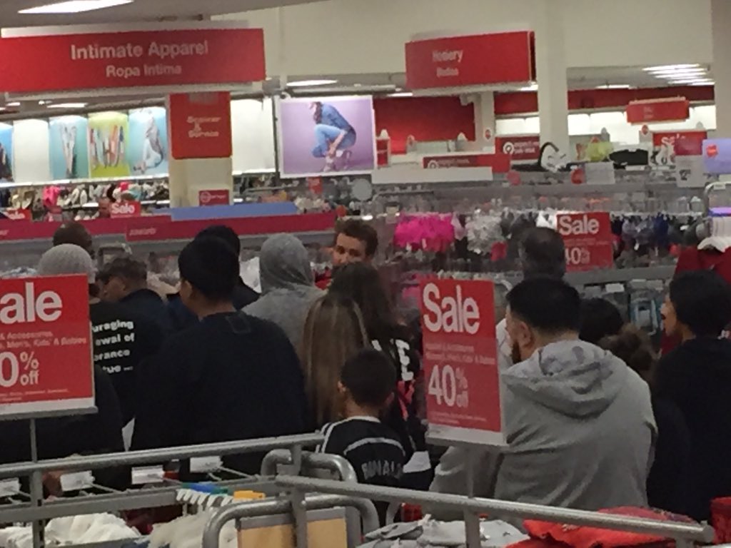 BrinkleyStephen's tweet image. Jacob  and team at T13 managing the crowd.  
ETL leadership lvl achieved:  Expert!