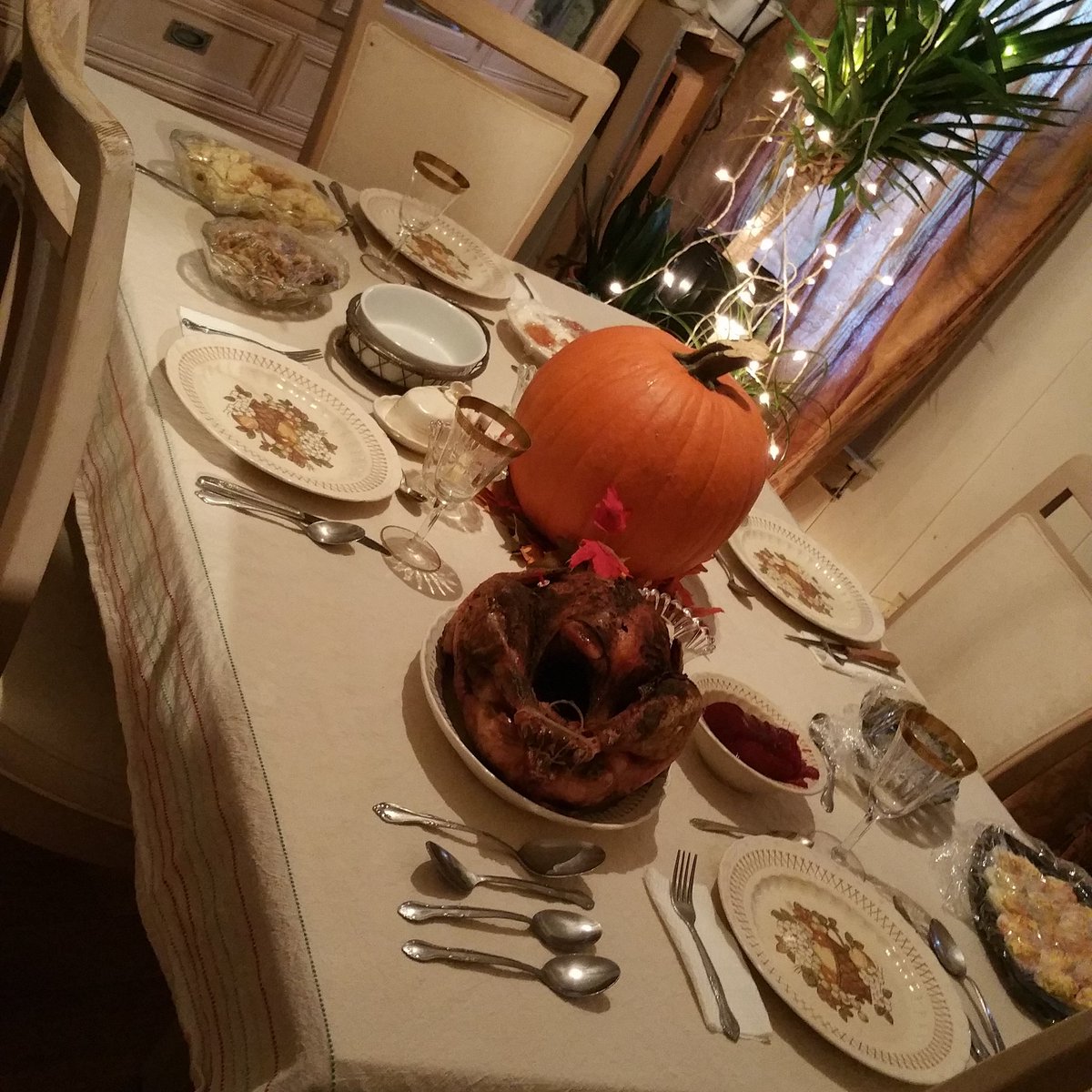 kreakyjoints's tweet photo. We did it as a family💖🍗. Each one plays a role in a Holiday  event that role is helper!. We are a team #teamhappines https://t.co/RXipA0rrpT