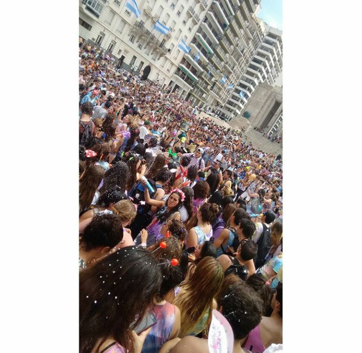 Lain16ualable's tweet photo. Gracias Promo 16 por este hermoso día ❤🎉 26/11/15 #BanderazoIn16ualable 🎊 https://t.co/kwZyjUUFAD