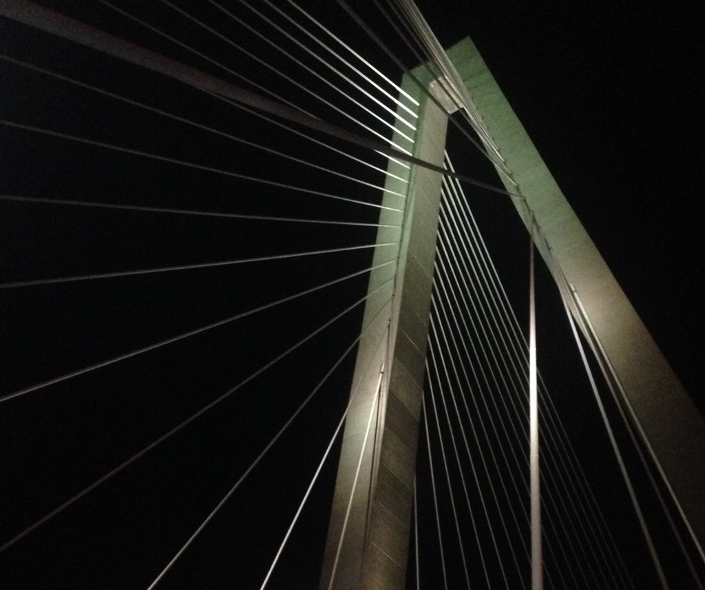 P_Lacasse's tweet photo. Great way to burn off the turkey! @CRBridgeRun #RunChatHunt #bridge https://t.co/tWKTKHbv6l
