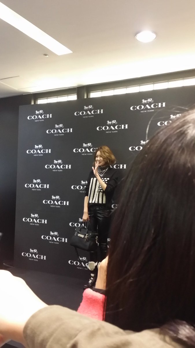  [PIC][27-11-2015]SooYoung tham dự buổi Fansign cho thương hiệu "COACH" tại Lotte Department Store Busan vào trưa nay CUy2pH_UsAAPXB1