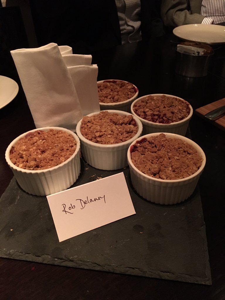 robdelaney's tweet photo. Fuckin a right I had the waitress fired. I asked for 6 crumbles. https://t.co/MH3ua1Dtlb