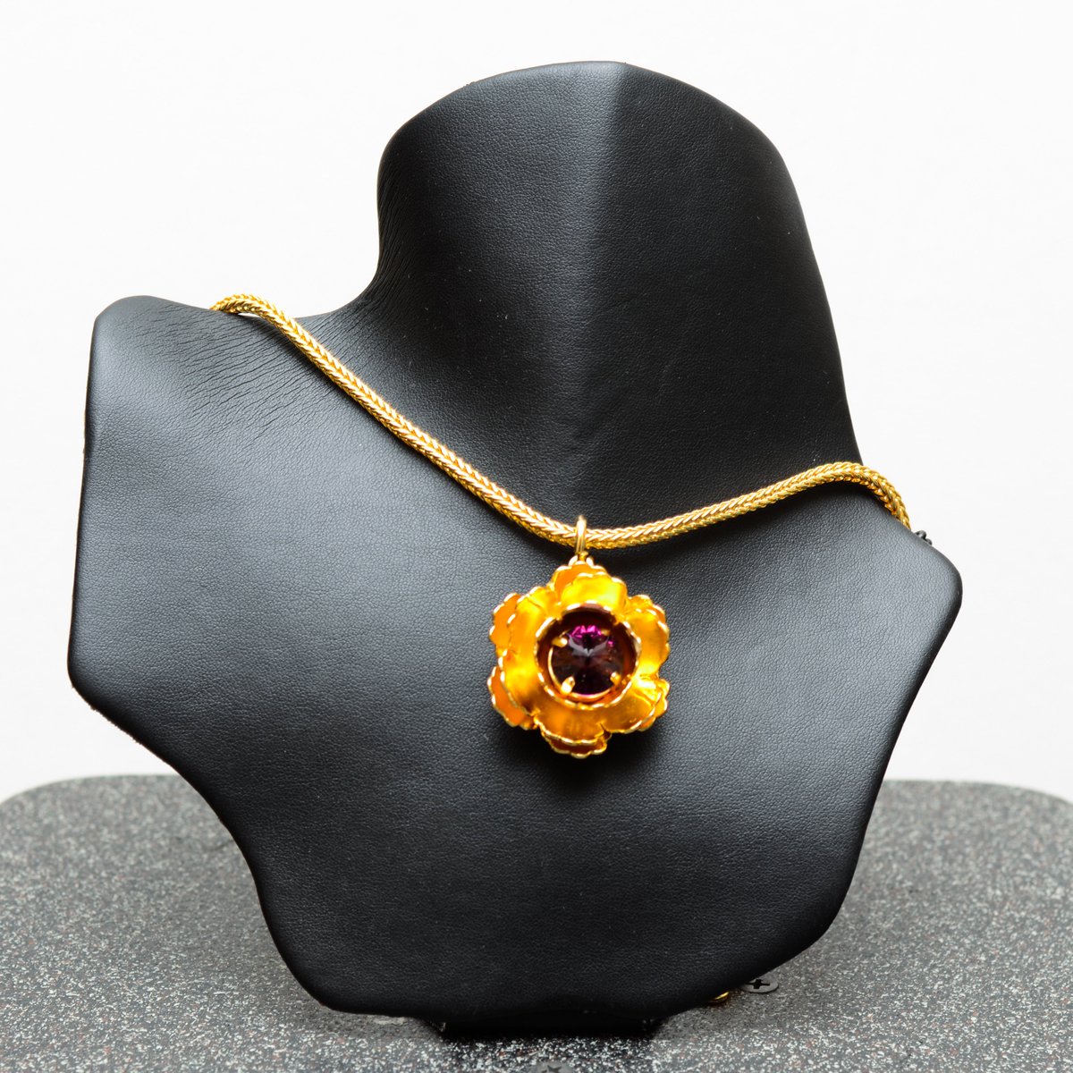 BanouCouture's tweet photo. @BanouCouture  #banoucouturegoldenrosenecklace #madeinitaly #handmadejewelry #brassjewerly #banoucouturedesign https://t.co/QtzDDdijxH
