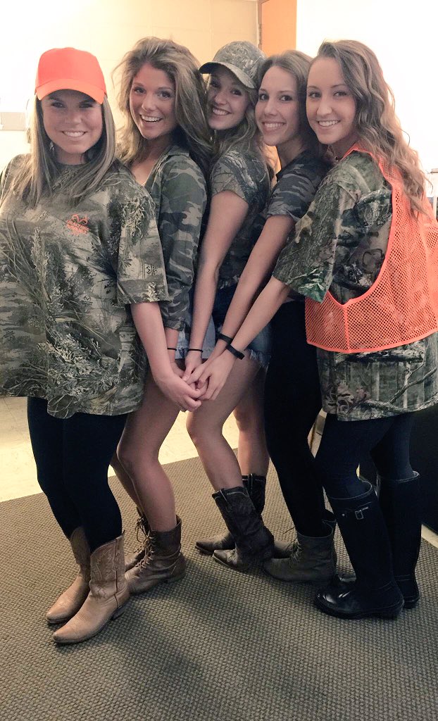 emschmitz's tweet photo. I'm #thankfulforADPi for giving me the sisters I didn't know I needed π¦ππ I love all my gamma mu girls β‘οΈπ&β©οΈ https://t.co/RQnMqSse53