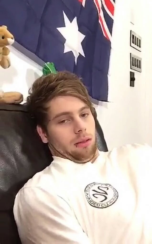 deleting (@articmcnkeys) on Twitter photo 