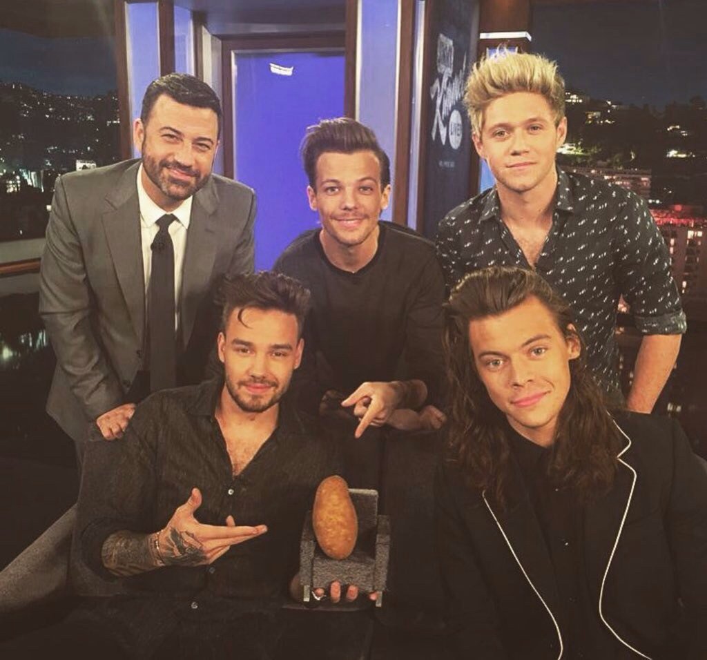 lizmalik2505's tweet photo. #PremiosTelehit #RetoTelehitKitOneDirection #RetoTelehit #RetoKit1D tener alguna cosa de @onedirection serรญa lomejor https://t.co/jufMuu2bDU