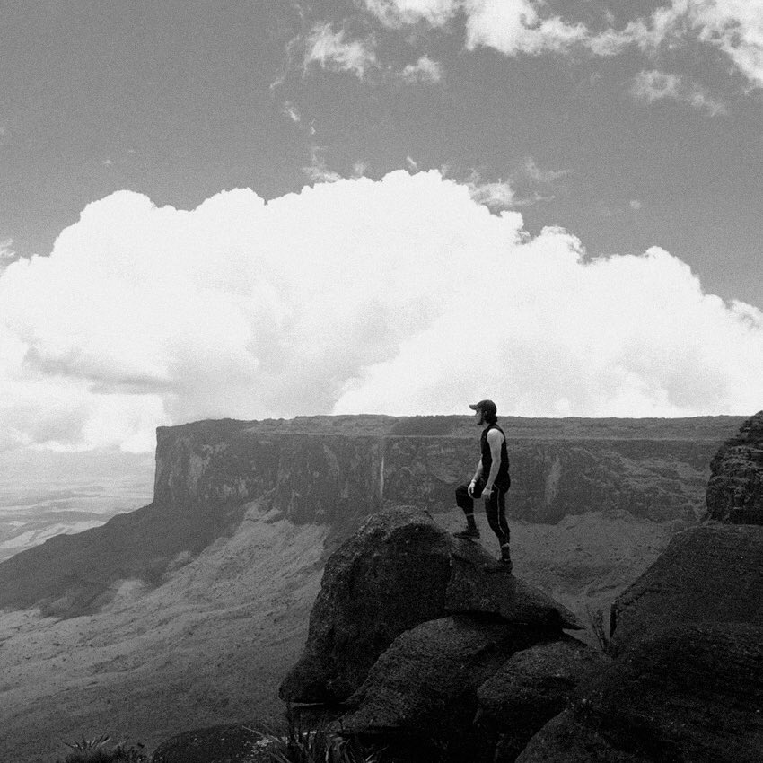 FrancoAssenza's tweet photo. Estar en sintonía con el universo. ⛰ https://t.co/RgJFiFnuL1