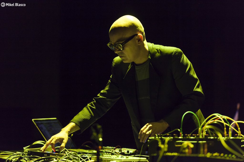 ccemx's tweet photo. ¡Lo que se están perdiendo! Ahora en vivo @nortec_fussible @ramonbostich @lab_ciudadania @FTelefonicaMX #MOD11 https://t.co/Fn25rOQTAj