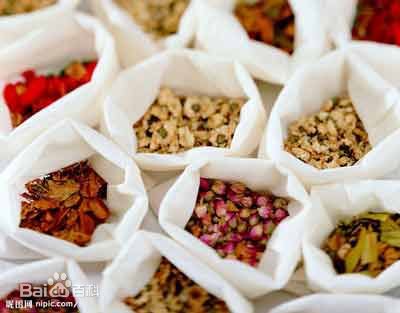 FairanTea_CH's tweet photo. 花茶(Scented tea)又名香片,即将植物的花或叶或其果实泡制而成的茶.其是利用茶善于吸收异味的特点，将有香味的鲜花和新茶一起闷，茶将香味吸收后再把干花筛除，制成的花茶香味浓郁，茶汤色深。图源来自：百度百科 #花茶 #再加工茶 https://t.co/GHBQyAHILT