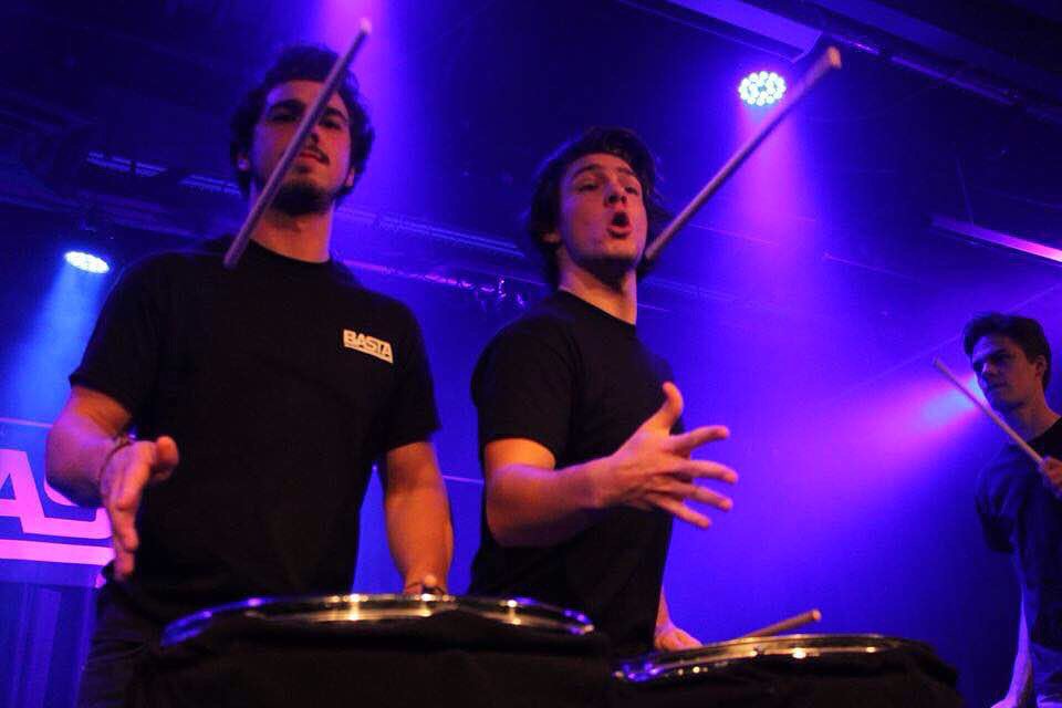 BastaDrums's tweet photo. C'est ce qu'on peut appeler du ''stick flipping''. Seriez-vous capable de le rattraper? ;) #BASTAdrums #Percussions https://t.co/HdYsBqyfmJ