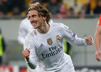 BeritaRMadridCF's tweet photo. vs Shakhtar kemarin, Luka Modric memenangkan pertandingan karir ke-100 bersama Real Madrid! #HalaMadrid https://t.co/eMffxfUQzM