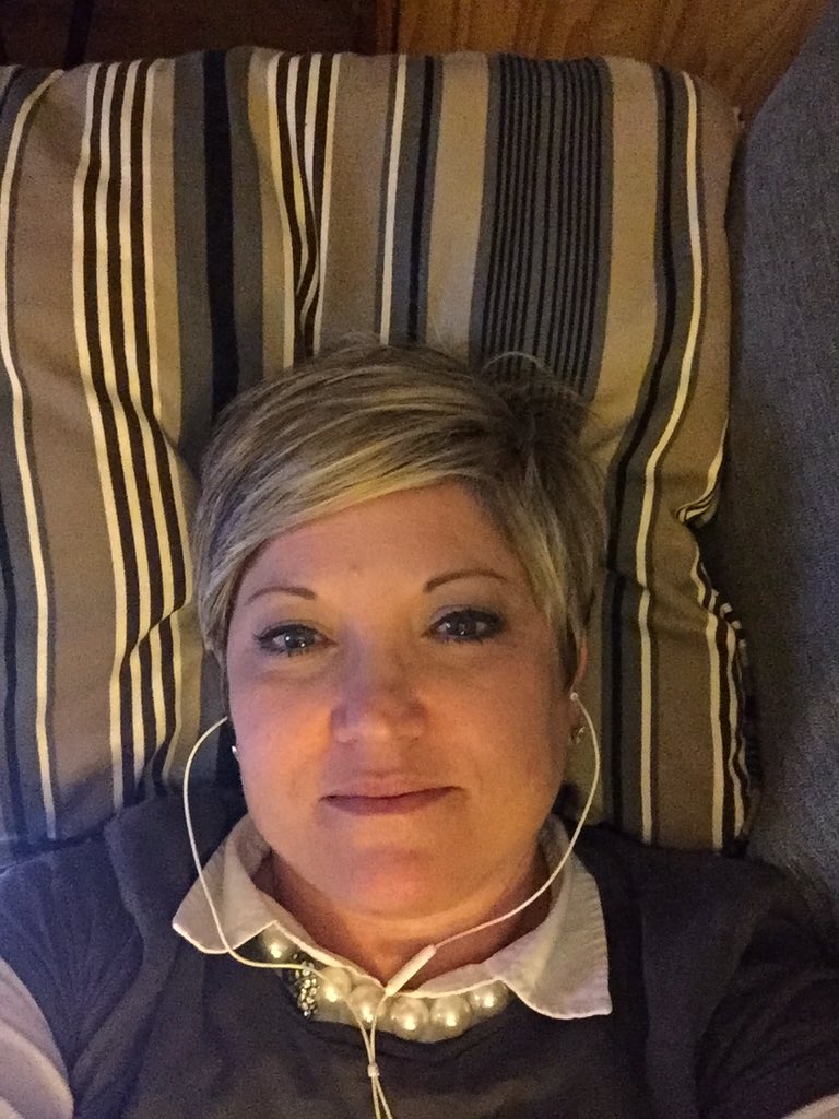 TJSWheeler's tweet photo. This is how I do my Black Friday shopping....online...listening to Adele 25 #bestshoppingever https://t.co/YzbIwOMXbq
