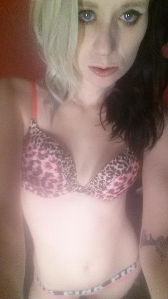 ryeleerae's tweet photo. Shooting !!!!! @CarnalCinema @fetishfantasy4 #ryeleerae #maxxxmodels #punkprincess https://t.co/MmgVFzzM7d