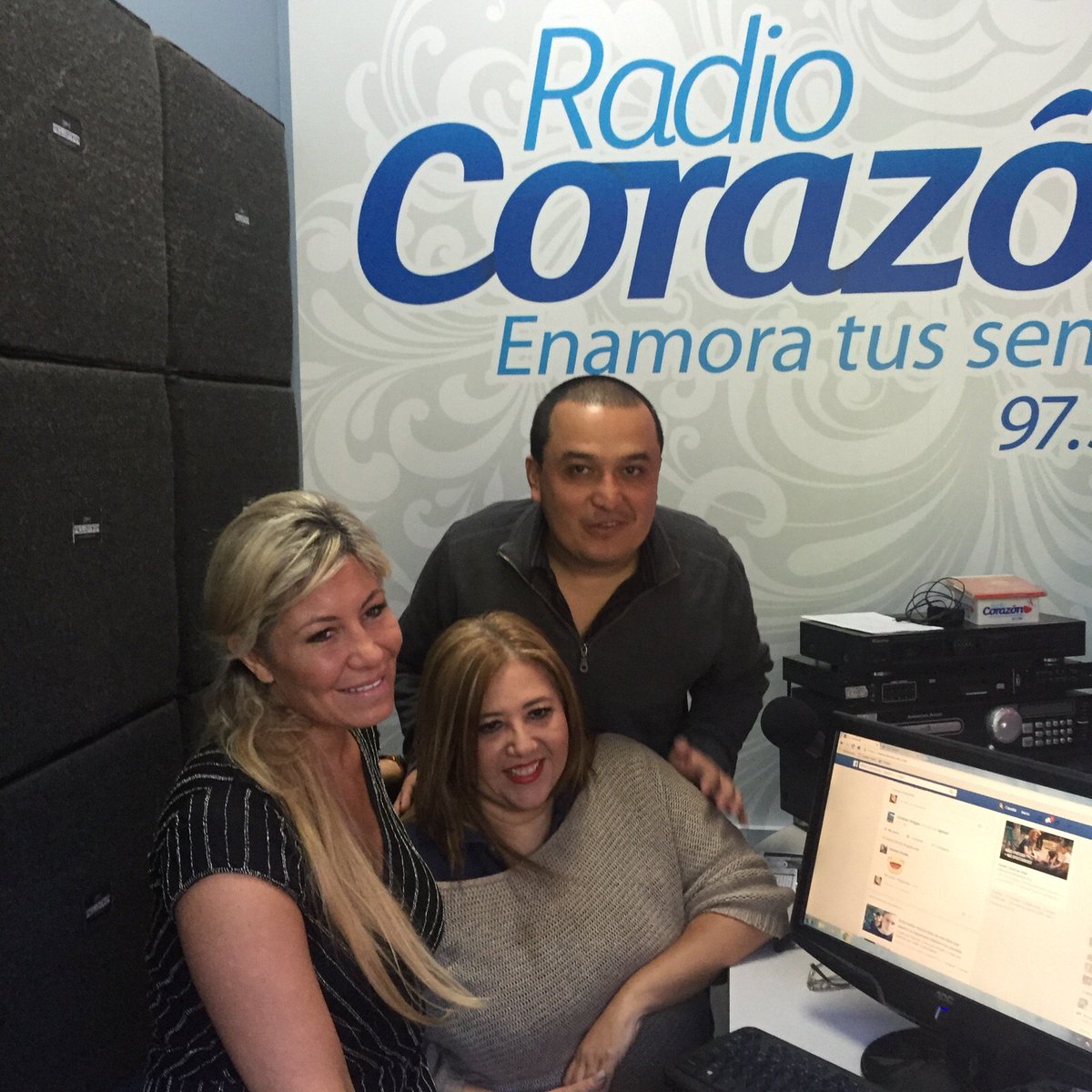 MariaGrebol's tweet photo. Les comparto más fotos con los queridos amigos de @fmcorazon97.3
#GraciasPorTanto #FelízEnElSalvador #MaxFactorLA https://t.co/vYVrS67Ts4
