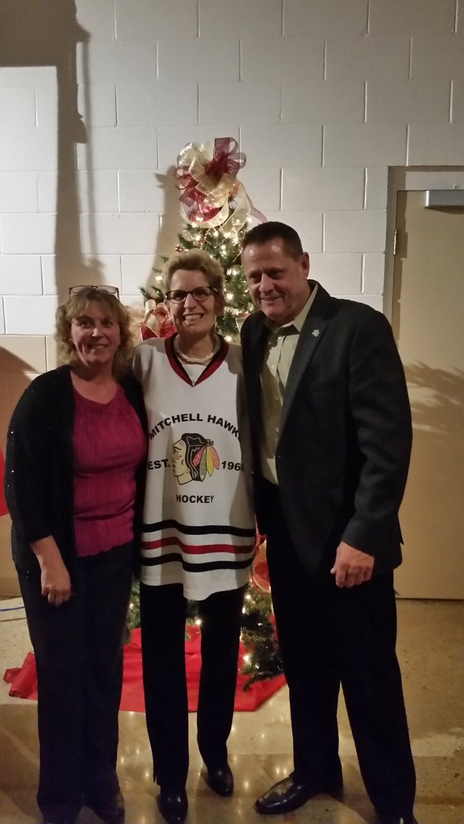 pinnaclehomes98's tweet photo. @OntarioHBA @Kathleen_Wynne thanks for coming to Mitchell.# honorary member of our hockey team#HAWKS https://t.co/RmjXCI6Z2U