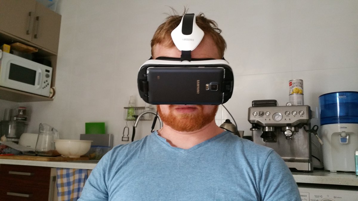 kormyen's tweet image. Stealth paparazzi #VRproblems @philllllljames