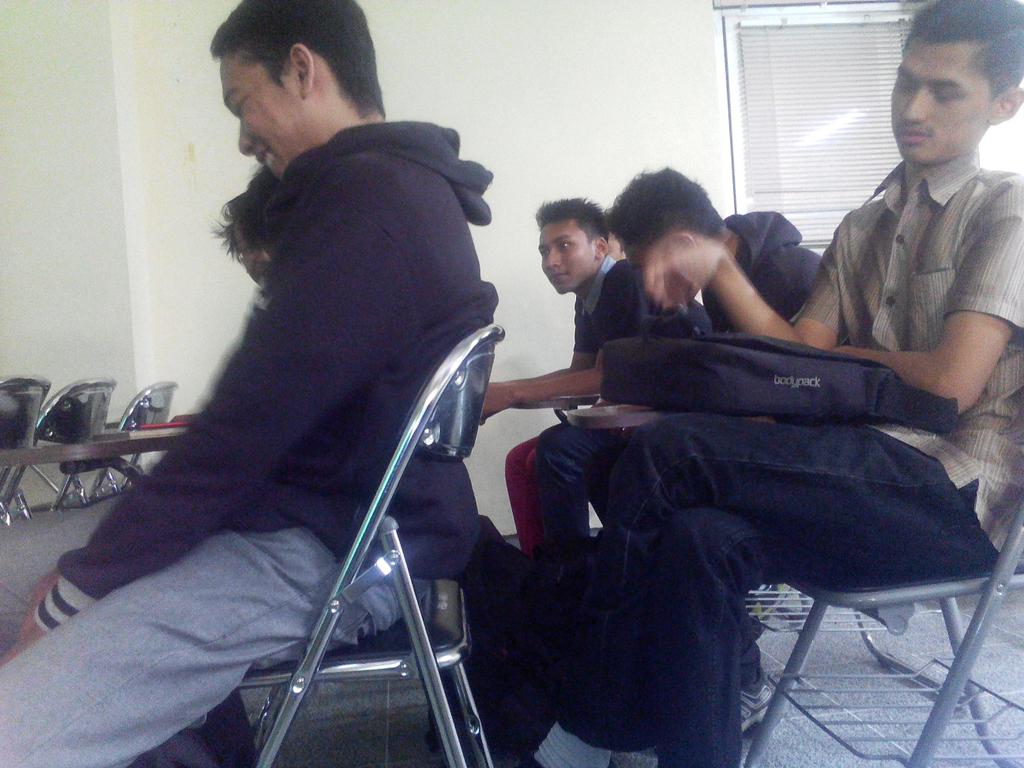 Keceriaan saat kajian di Al Azhar PSSI Unej, ruang 3 <a href="/pssi_unej/">PS. Sistem Informasi</a>