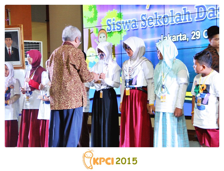 kkpkdarmizan's tweet photo. Penutupan & penganugerahan Apresiasi Sastra Siswa SD #KPCI2015 @KKPKDARMizan 29 Okt 2015 https://t.co/OyHnqfjtX6 https://t.co/YMhYlxbMNj