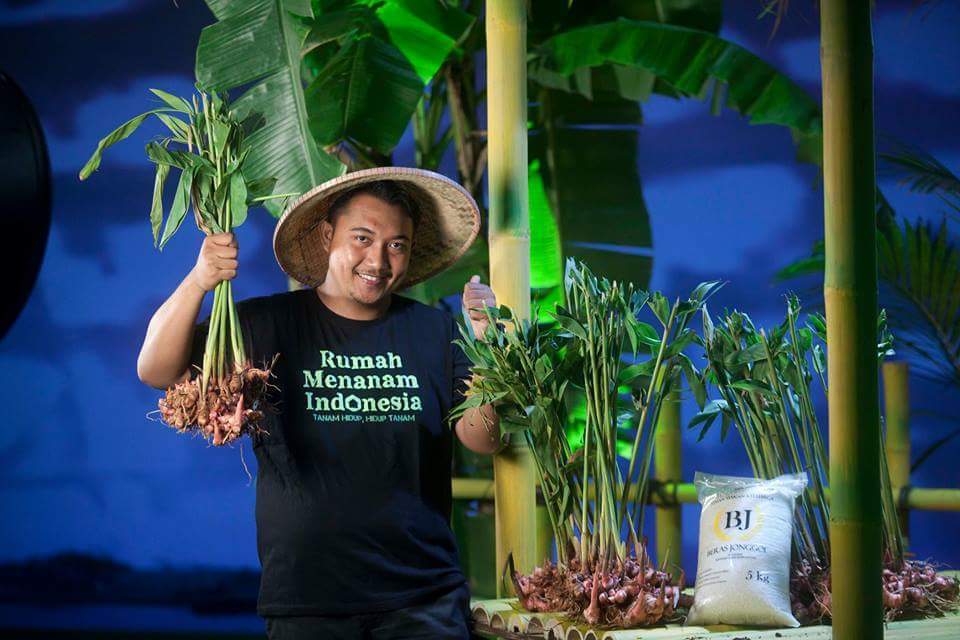 KickAndyShow's tweet photo. Jgn lewatkan #kickandy eps. SAYA SARJANA, SAYA PETANI Jumat, 27 Nop 2015 pkl. 20.05WIB @Metro_TV @MetroTVToday https://t.co/yNogkt1udy