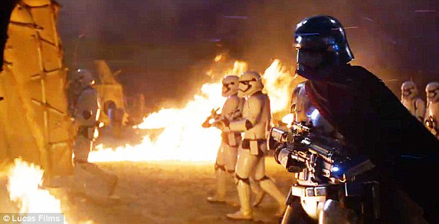 DailyMailCeleb's tweet photo. 🚨🚨 There's a new Star Wars: The Force Awakens trailer 🚨🚨 https://t.co/I8fy9GLfKg https://t.co/P1HUs4ztF7