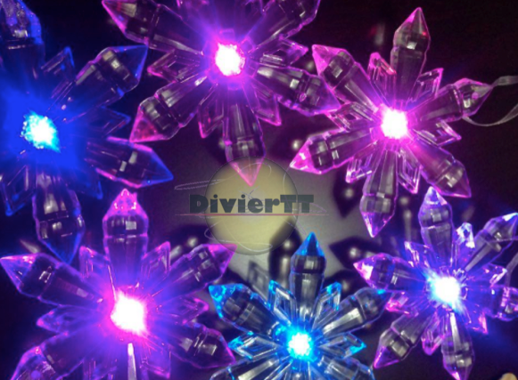 Diviertt1's tweet photo. Están divinos: copitos de nieve casi reales y aparte tienen luz!!! #diviertt #haztupedido #lanavidad #loveit #flakes https://t.co/XVtflcIBS1