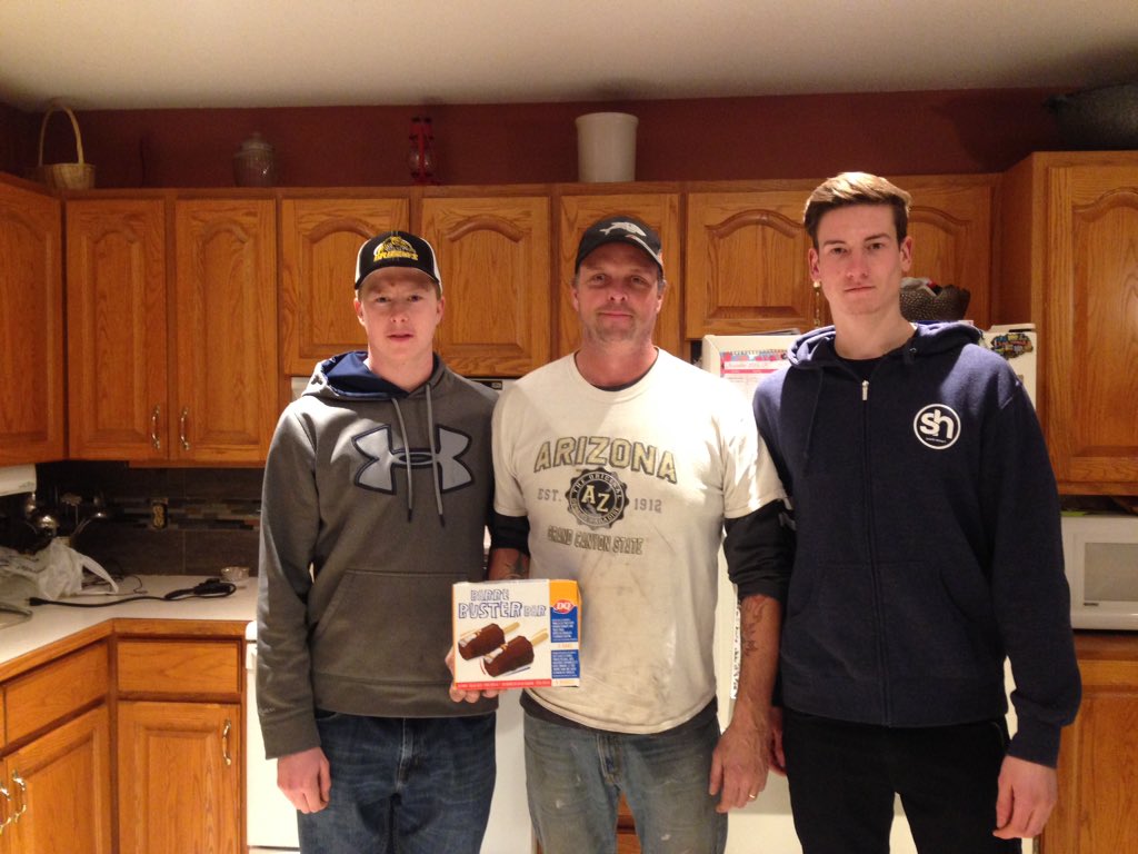 R_Smith_97's tweet photo. Thanks Shane Dixon for everything you do for the Grizzly's #WeRowAsOne #RowTheBoat #GratitudeInOlds @linnell_logan https://t.co/5gSH004t8r