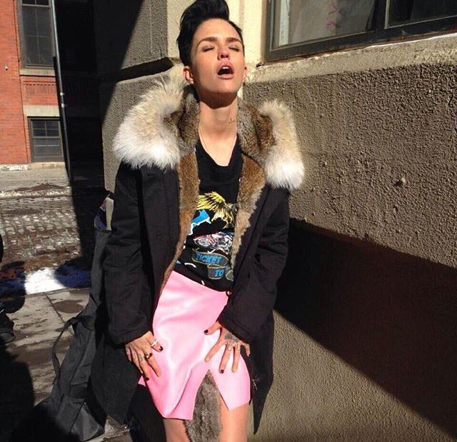 updatesrubyrose's tweet image. OH DEAR GOD! All of us are looking at her face, but am i the only one that noticed that fuzzy thing inbetween legs?