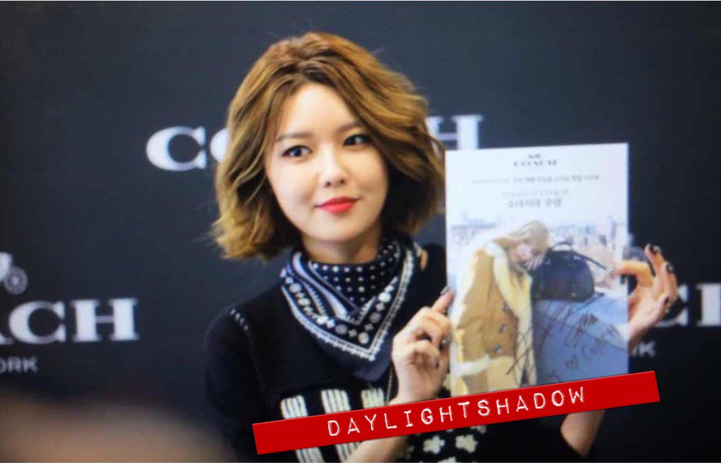  [PIC][27-11-2015]SooYoung tham dự buổi Fansign cho thương hiệu "COACH" tại Lotte Department Store Busan vào trưa nay CUys8eBXAAAJwwL