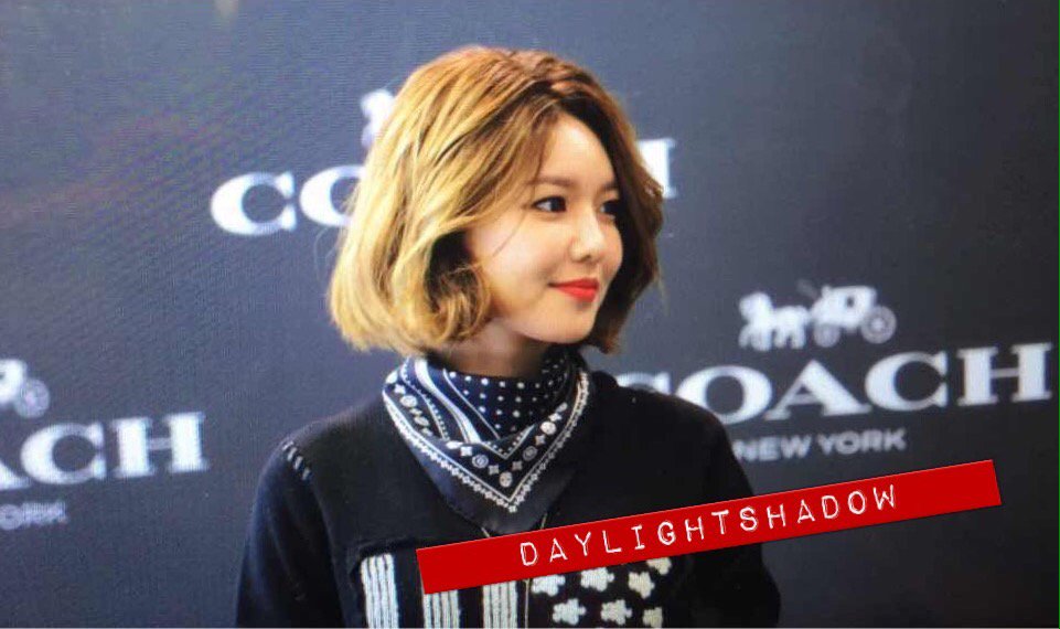  [PIC][27-11-2015]SooYoung tham dự buổi Fansign cho thương hiệu "COACH" tại Lotte Department Store Busan vào trưa nay CUys8eTWsAAGfz5