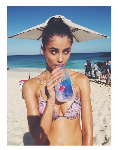 Trying to ease my way back into the water. Pic by: <a href="/PelagicTrident/">Odair.</a>.