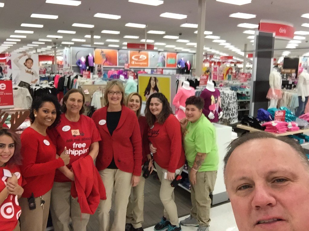 katmarie159's tweet photo. T2073 RI ready to rock!!!  #BlackFridayisON #Bestteaminretail #ThankYOUteam @samshah21 @MargaretDinneny @JimHogan23 https://t.co/5GPWszAW8N