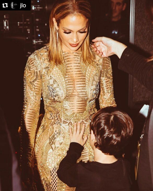 valengisse2013's tweet photo. πππ Adoro ver como ama a sus Coconuts!!!!! Amor incondicional de madre e hijos πππ
#MiniJlo
#MiniMarc
#MaxandEmme https://t.co/VFCmCu3RaP