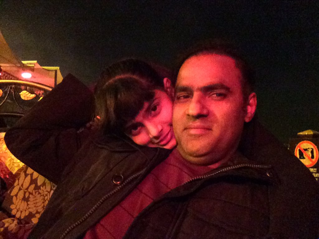 AbidSherAli's tweet photo. Happy birthday 2 my darling daughter.I love u more than d words can say. I look towrd 2 d best yrs of my life with u https://t.co/IYflHUzZYh