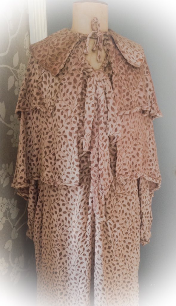 NazJackson's tweet image. 1930s burnout dress &amp;amp; cape @ClerkenwellVint this Sunday #ClerkenwellVintageFair #1930sfashion #londonvintageshopping