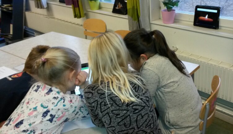 2ARunbacka's tweet photo. Vi har bearbetat texter med @1aRunbacka! Det var jätteroligt att samarbeta och lära oss saker med er! #Runbacka https://t.co/eSzLdGMjvT