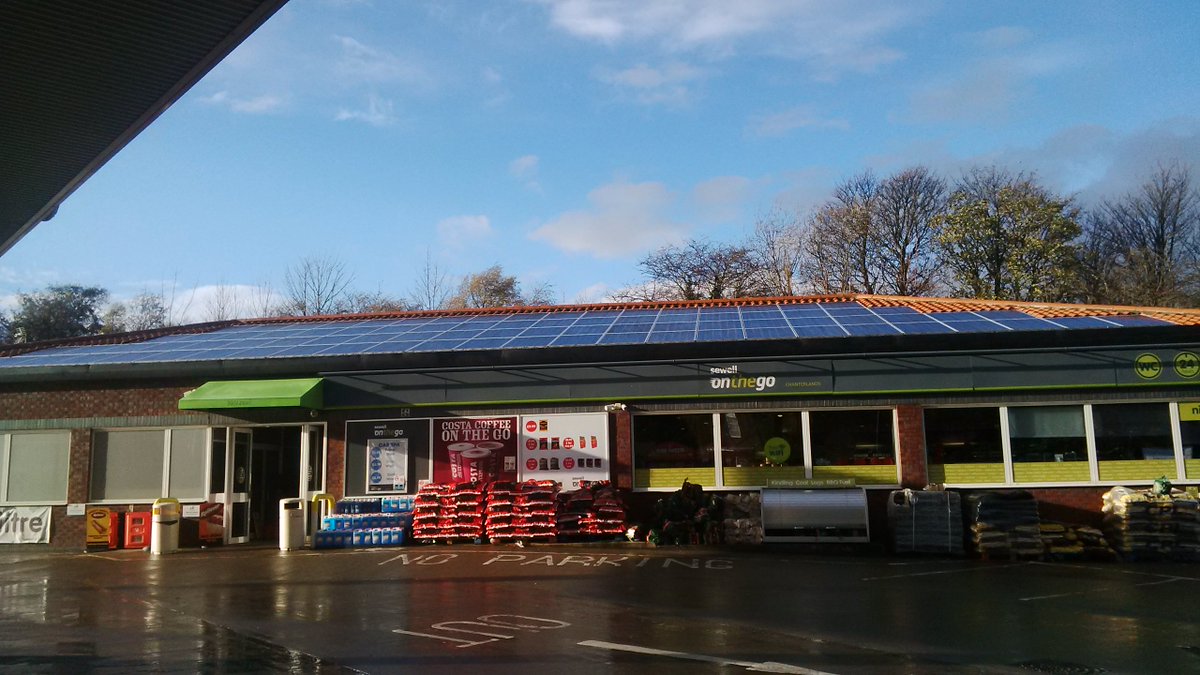 EcoLeeAnn's tweet photo. Look at @sewellonthego new #solar panelled roof! Super job @HumberEnergy Well done all! Setting a brilliant example https://t.co/O4yneuQhqp