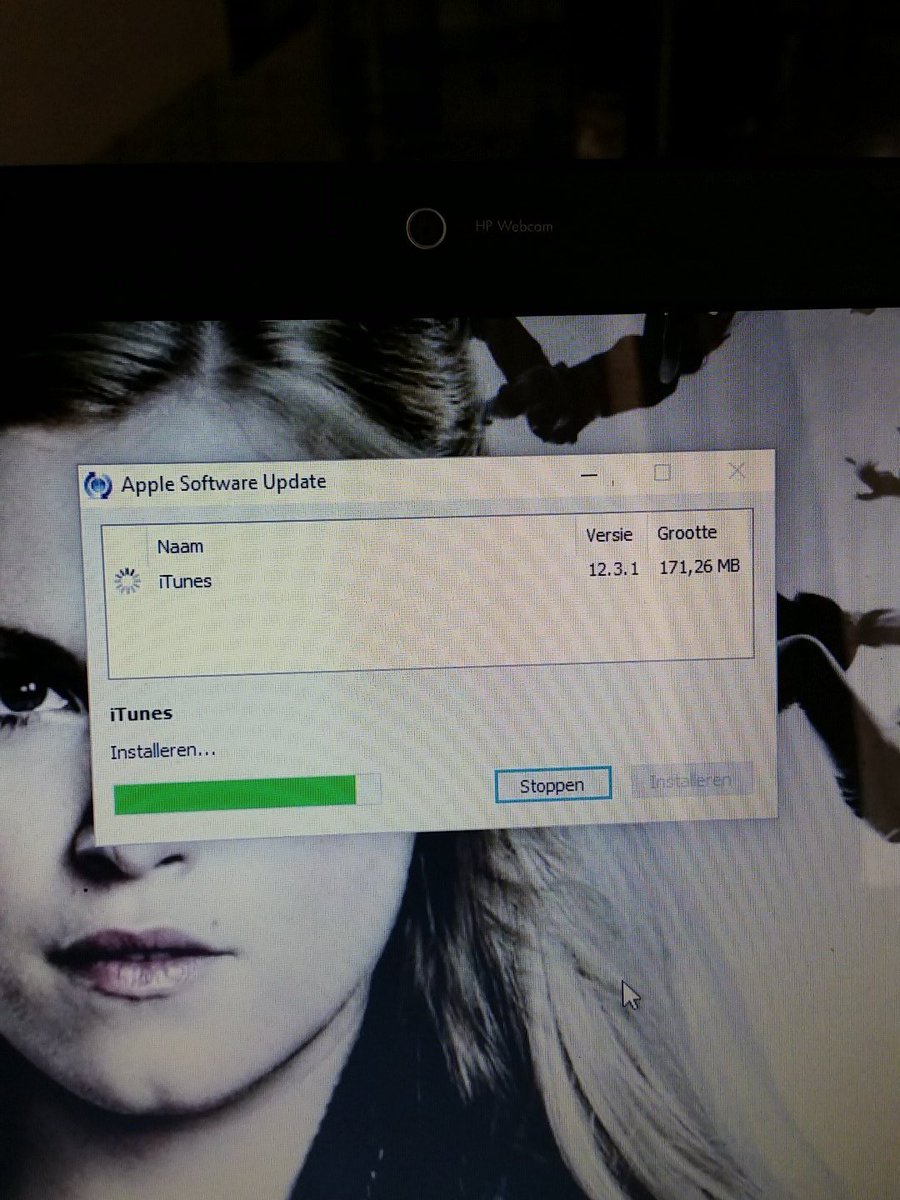 Lili_Firefly's tweet photo. My Itunes needed to update before I could buy the EP 😭 It's so close yet so far away 😭 #ComeGetSomeEP https://t.co/MC2RQWbWWo