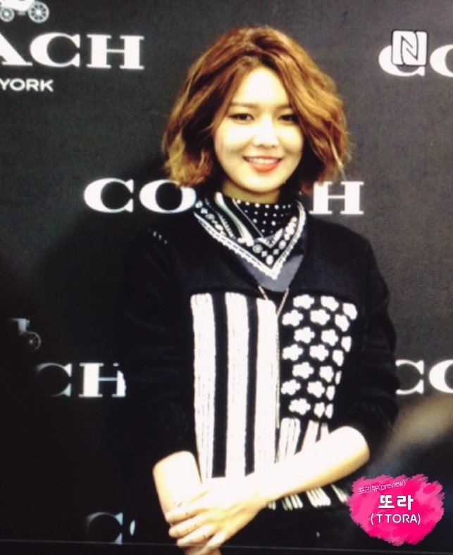 [PIC][27-11-2015]SooYoung tham dự buổi Fansign cho thương hiệu "COACH" tại Lotte Department Store Busan vào trưa nay CUz5bnjUAAQHAsg