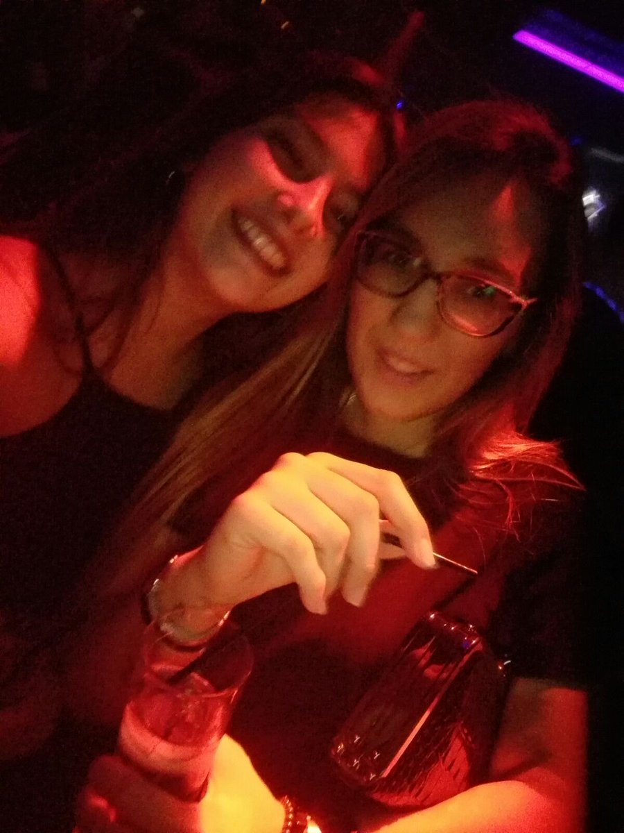 solekittys's tweet photo. Una noche 10!!👯👯 https://t.co/SC9293qX2Y