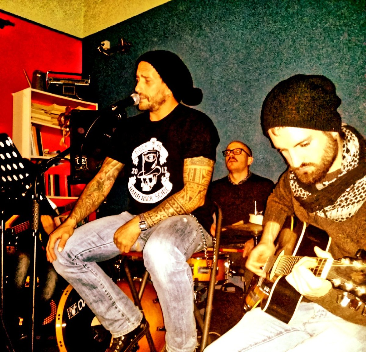 SimoneScibelli's tweet image. The black pearsl tribute band pearl jam live @caffeipicari. Grazie a tutti per la Bella serata! !!!