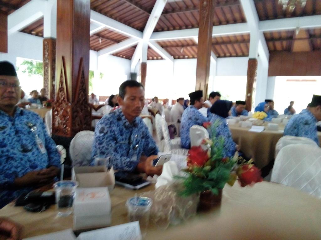 Sosialisasi Inovasi Pelayanan Publik bersama Deputi MenpanRB  (Ibu Mirawati Sudjono,Akt.Msc) di pendopo Kab.Kebumen