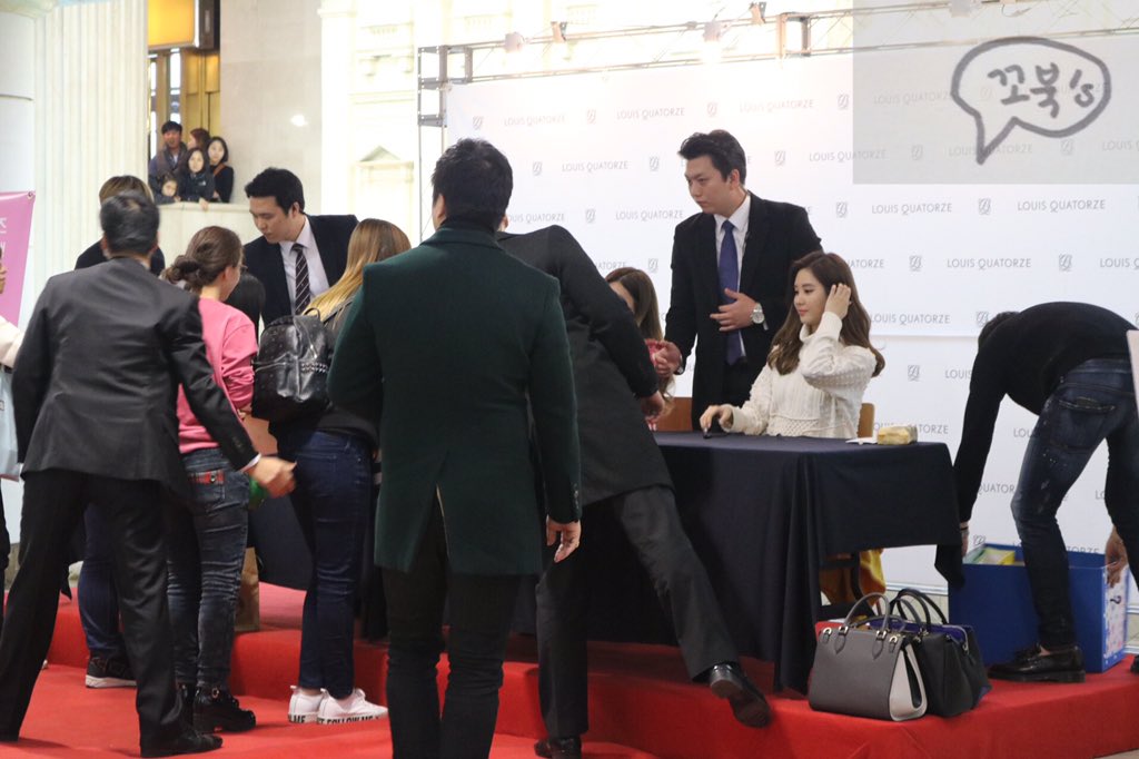 [PIC][27-11-2015]TaeTiSeo tham dự buổi Fansign cho thương hiệu "Louis Quartoze" tại Lotte Department Store Busan vào chiều nay CUzKmrEUEAA_ILc