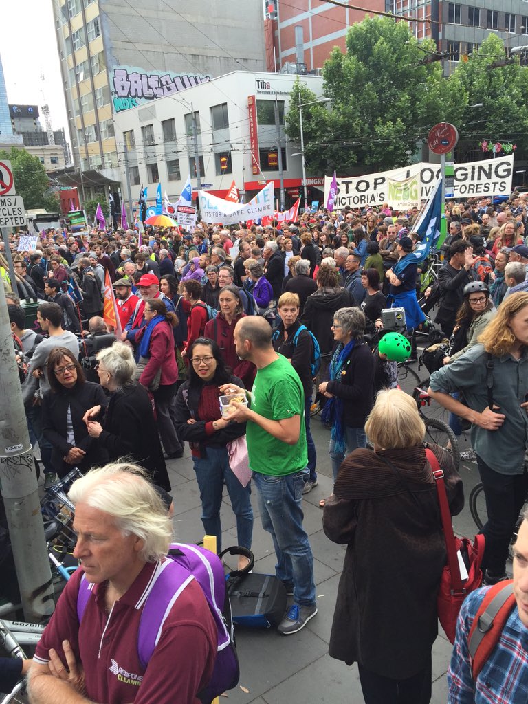 #climate #peoplesclimate #PeoplesClimateMarch #climatejustice BIG turnout for rally... wow.