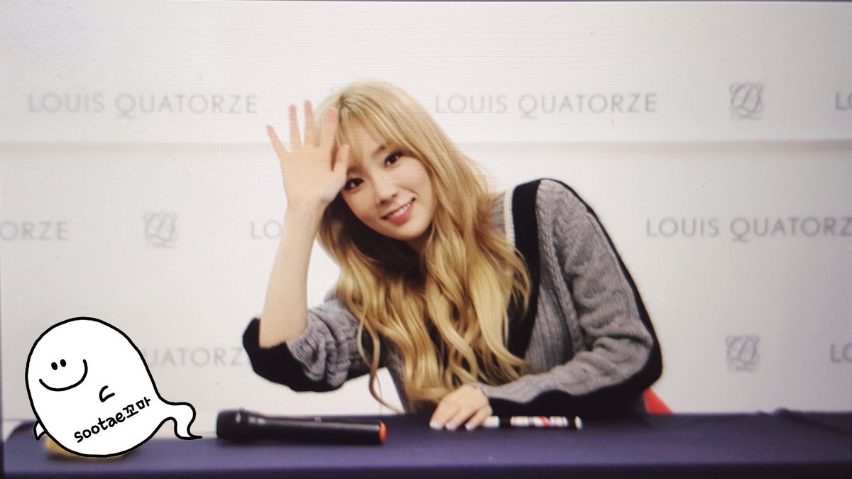 [PIC][27-11-2015]TaeTiSeo tham dự buổi Fansign cho thương hiệu "Louis Quartoze" tại Lotte Department Store Busan vào chiều nay CUzOJauUkAMbrLb