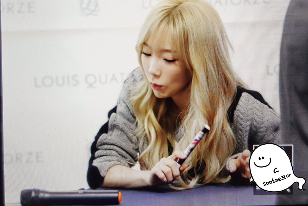 [PIC][27-11-2015]TaeTiSeo tham dự buổi Fansign cho thương hiệu "Louis Quartoze" tại Lotte Department Store Busan vào chiều nay CUzU9v5UsAArzzs