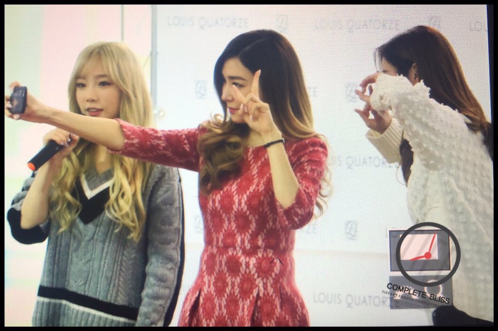 [PIC][27-11-2015]TaeTiSeo tham dự buổi Fansign cho thương hiệu "Louis Quartoze" tại Lotte Department Store Busan vào chiều nay CUzXEvJUcAEol7y