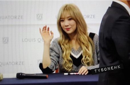 [PIC][27-11-2015]TaeTiSeo tham dự buổi Fansign cho thương hiệu "Louis Quartoze" tại Lotte Department Store Busan vào chiều nay CUzYm6yUEAAD0qP